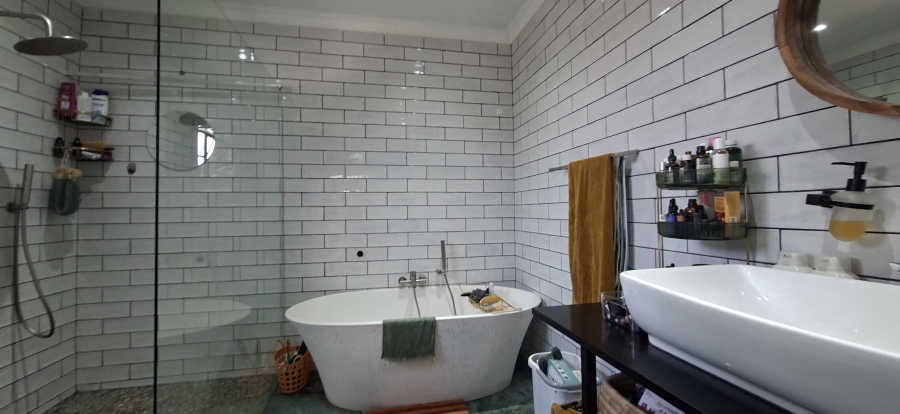 9 Bedroom Property for Sale in Wentworth Park Gauteng