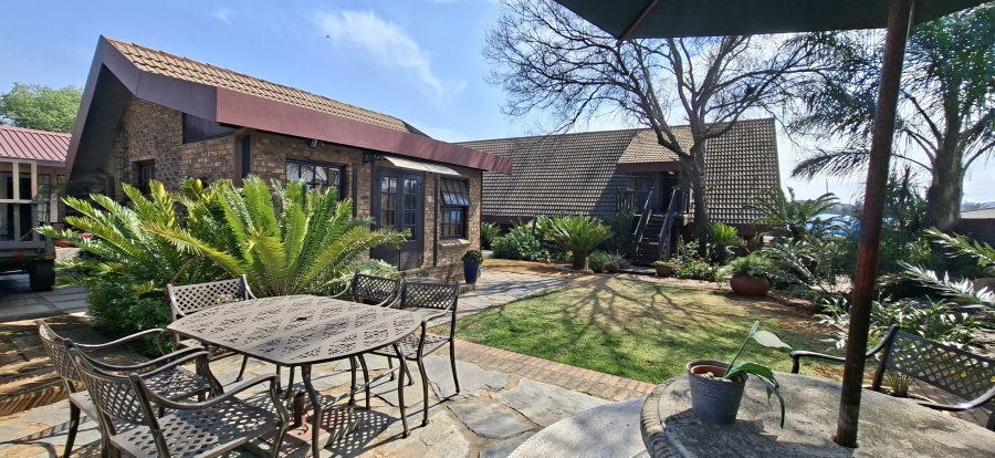 9 Bedroom Property for Sale in Wentworth Park Gauteng