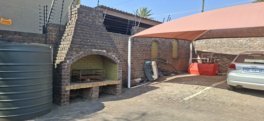 9 Bedroom Property for Sale in Wentworth Park Gauteng