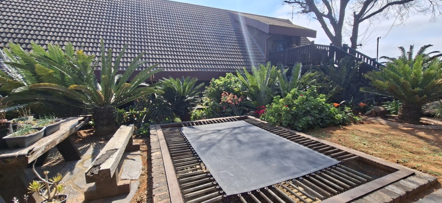 9 Bedroom Property for Sale in Wentworth Park Gauteng