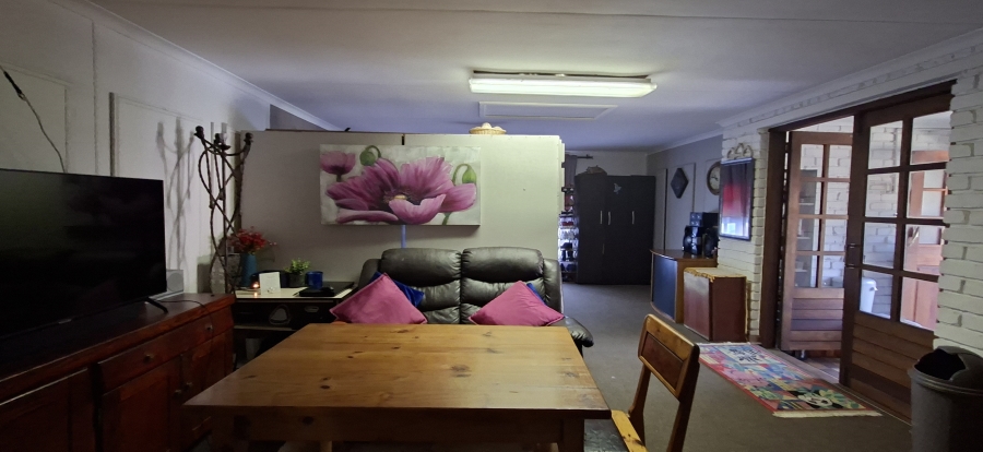 9 Bedroom Property for Sale in Wentworth Park Gauteng