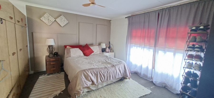 9 Bedroom Property for Sale in Wentworth Park Gauteng