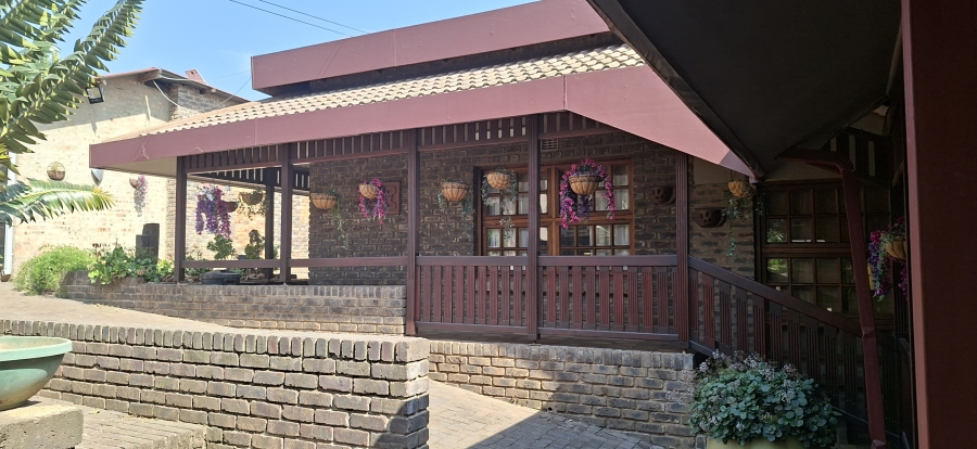9 Bedroom Property for Sale in Wentworth Park Gauteng