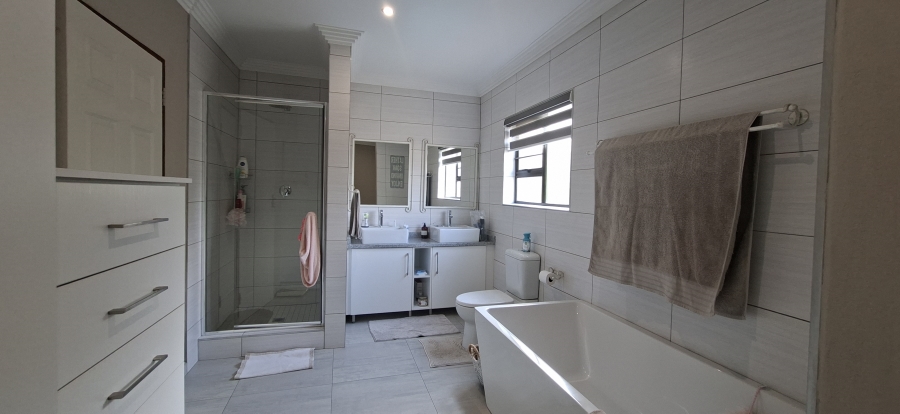 3 Bedroom Property for Sale in Monument Gauteng