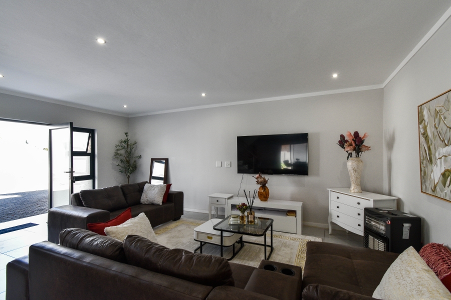 3 Bedroom Property for Sale in Equestria Gauteng