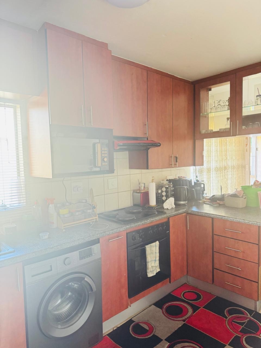 To Let 2 Bedroom Property for Rent in Vorna Valley Gauteng
