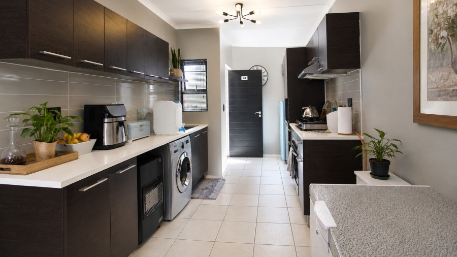 2 Bedroom Property for Sale in Noordwyk Gauteng