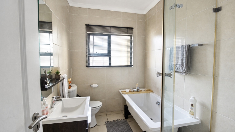 2 Bedroom Property for Sale in Noordwyk Gauteng