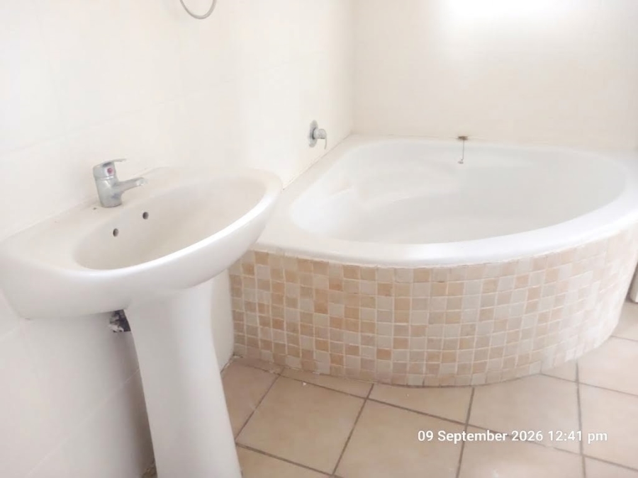 To Let 2 Bedroom Property for Rent in Chartwell Gauteng