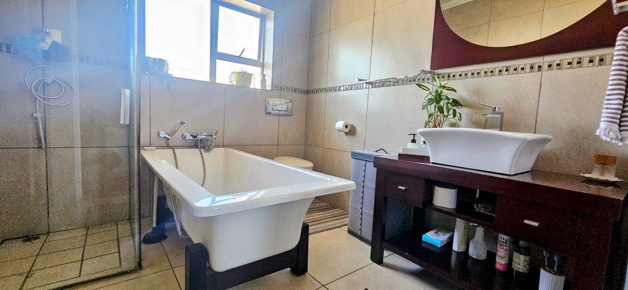 3 Bedroom Property for Sale in Three Rivers Proper Gauteng