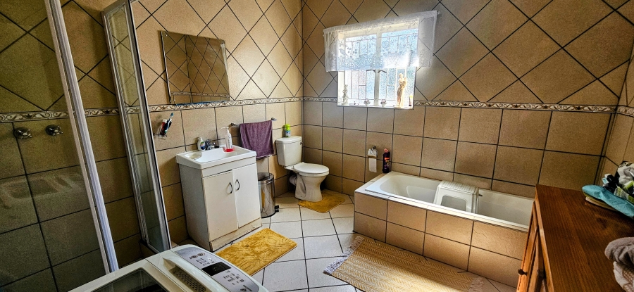 3 Bedroom Property for Sale in Three Rivers Proper Gauteng