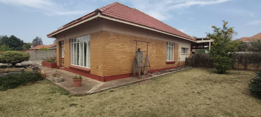 3 Bedroom Property for Sale in Westonaria Gauteng