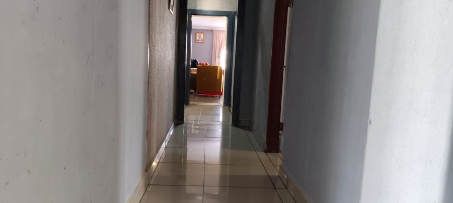 5 Bedroom Property for Sale in Westonaria Gauteng