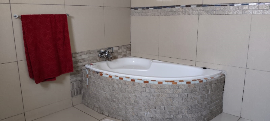 5 Bedroom Property for Sale in Westonaria Gauteng