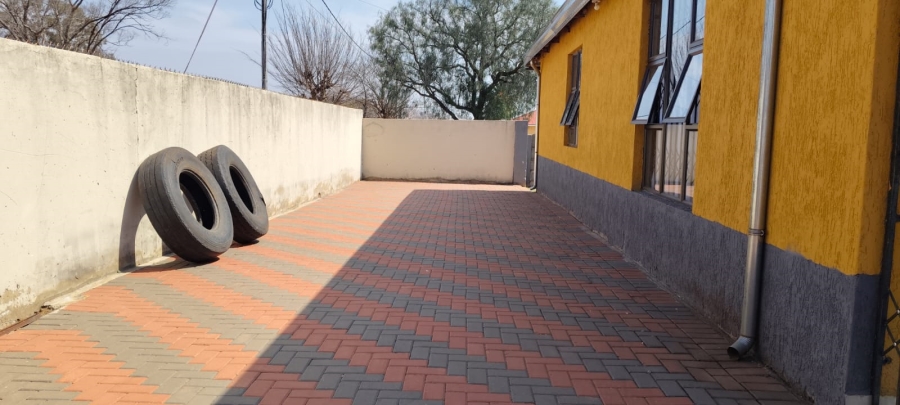 5 Bedroom Property for Sale in Westonaria Gauteng