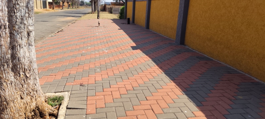 5 Bedroom Property for Sale in Westonaria Gauteng