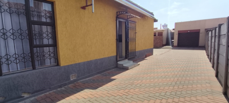 5 Bedroom Property for Sale in Westonaria Gauteng