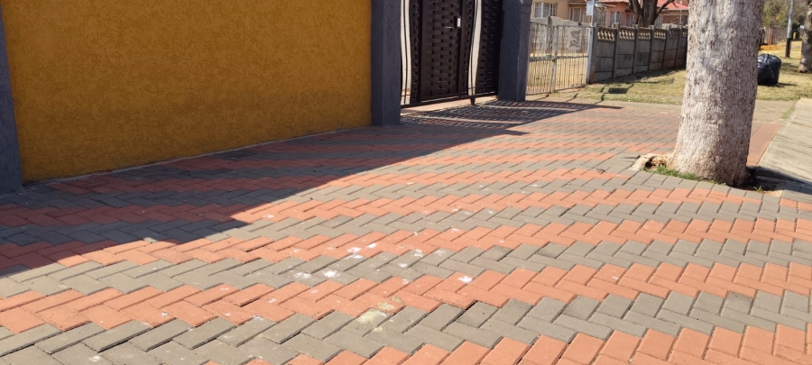 5 Bedroom Property for Sale in Westonaria Gauteng