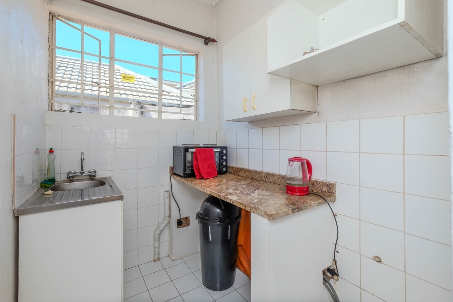 To Let 1 Bedroom Property for Rent in Forest Town Gauteng