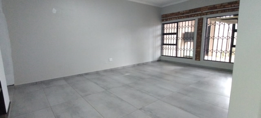 6 Bedroom Property for Sale in Lakefield Gauteng