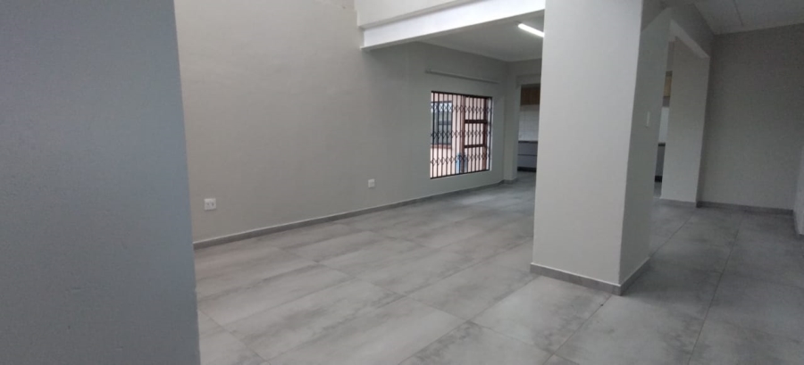 6 Bedroom Property for Sale in Lakefield Gauteng
