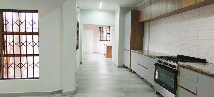 6 Bedroom Property for Sale in Lakefield Gauteng