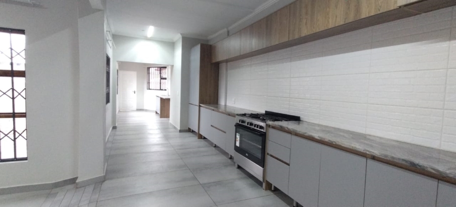 6 Bedroom Property for Sale in Lakefield Gauteng