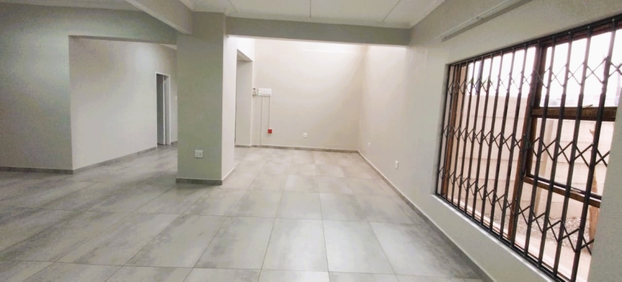 6 Bedroom Property for Sale in Lakefield Gauteng
