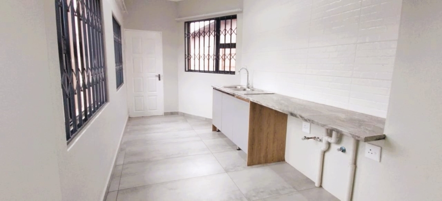 6 Bedroom Property for Sale in Lakefield Gauteng