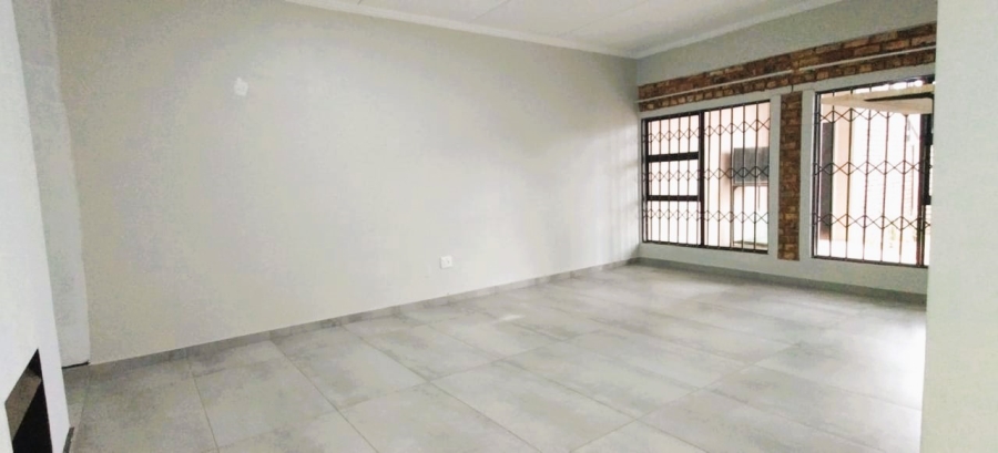 6 Bedroom Property for Sale in Lakefield Gauteng