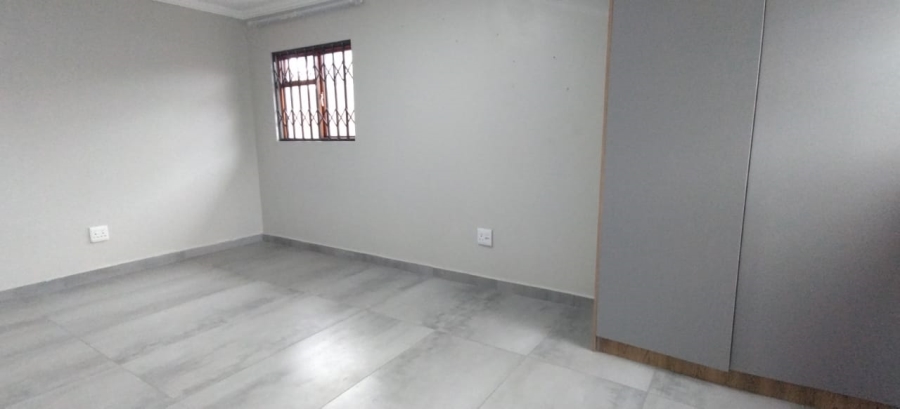 6 Bedroom Property for Sale in Lakefield Gauteng