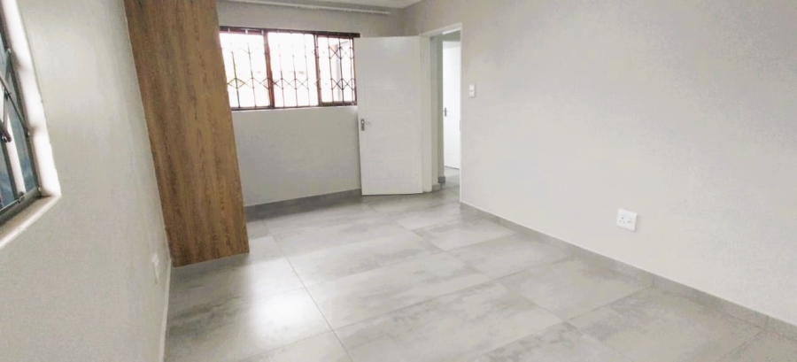 6 Bedroom Property for Sale in Lakefield Gauteng