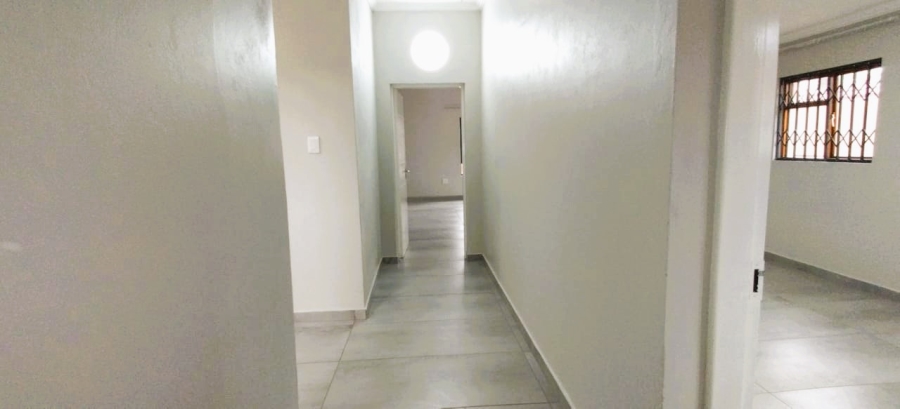 6 Bedroom Property for Sale in Lakefield Gauteng