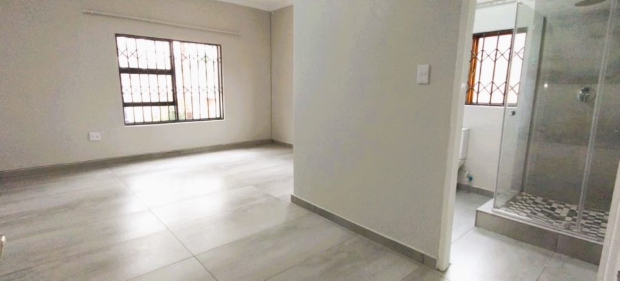 6 Bedroom Property for Sale in Lakefield Gauteng