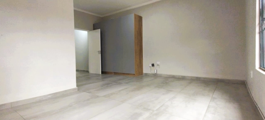 6 Bedroom Property for Sale in Lakefield Gauteng