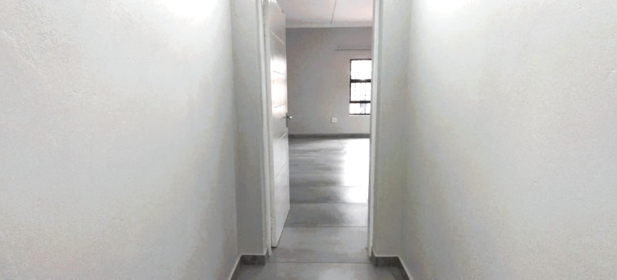6 Bedroom Property for Sale in Lakefield Gauteng