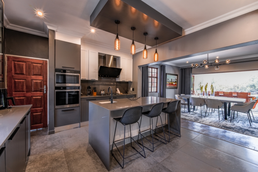 7 Bedroom Property for Sale in Moreleta Park Gauteng