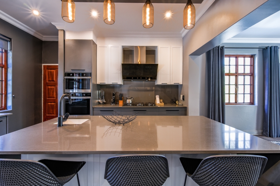 7 Bedroom Property for Sale in Moreleta Park Gauteng