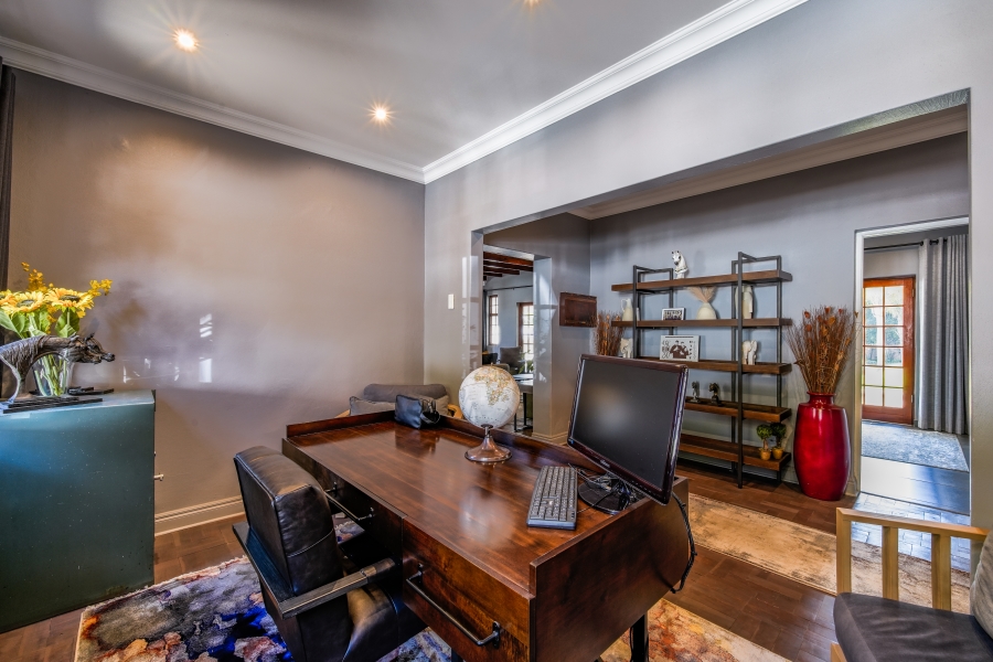 7 Bedroom Property for Sale in Moreleta Park Gauteng