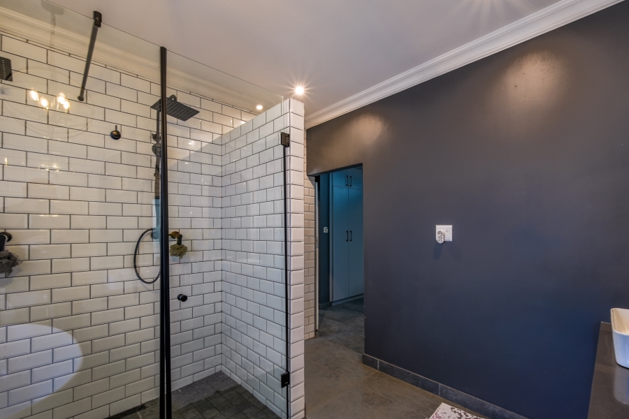 7 Bedroom Property for Sale in Moreleta Park Gauteng