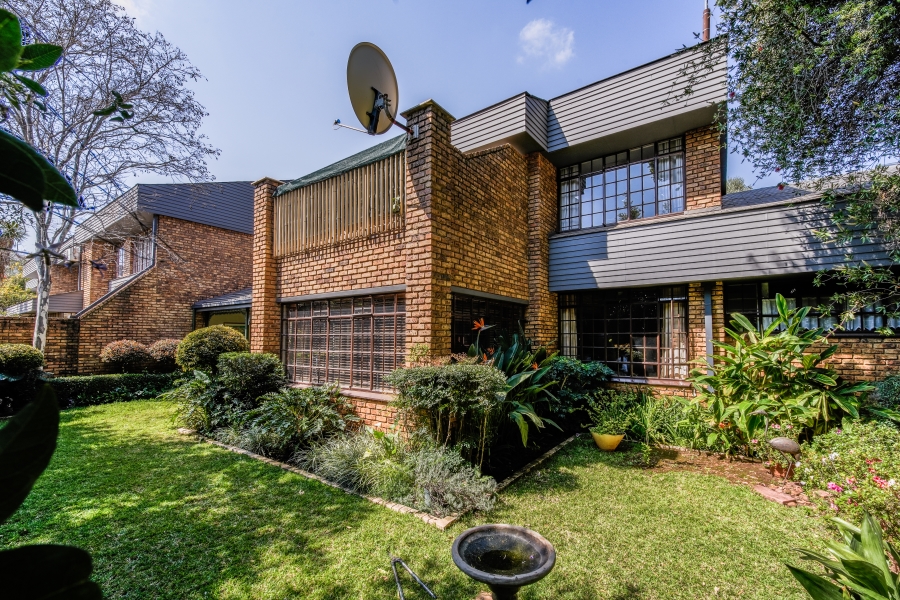 4 Bedroom Property for Sale in Nieuw Muckleneuk Gauteng