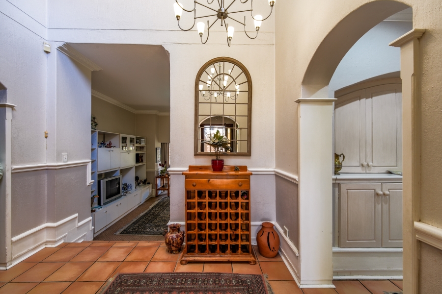 4 Bedroom Property for Sale in Nieuw Muckleneuk Gauteng