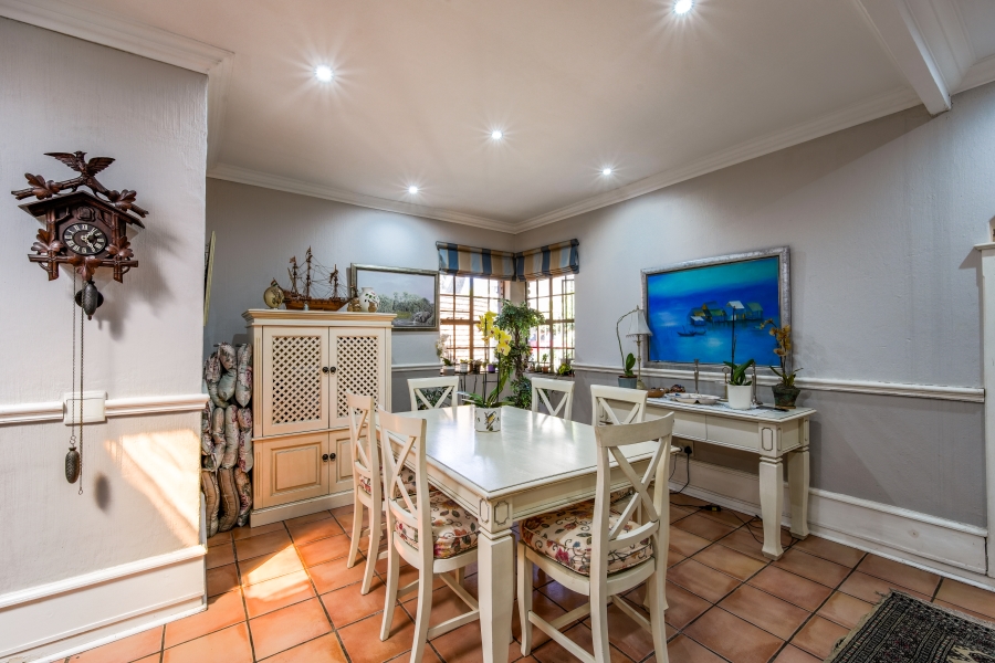 4 Bedroom Property for Sale in Nieuw Muckleneuk Gauteng