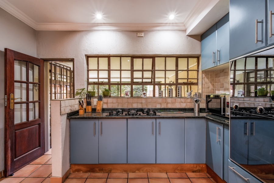4 Bedroom Property for Sale in Nieuw Muckleneuk Gauteng
