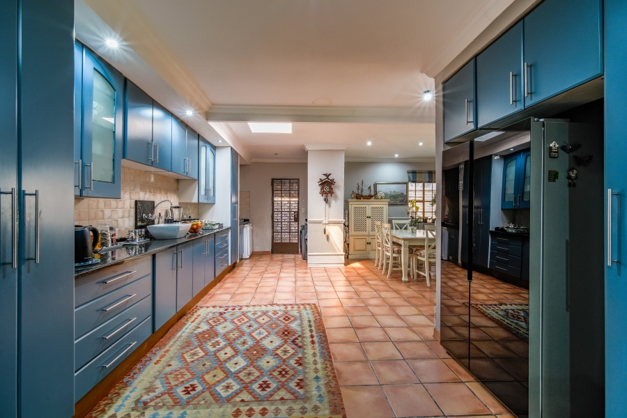 4 Bedroom Property for Sale in Nieuw Muckleneuk Gauteng