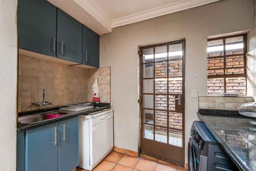 4 Bedroom Property for Sale in Nieuw Muckleneuk Gauteng