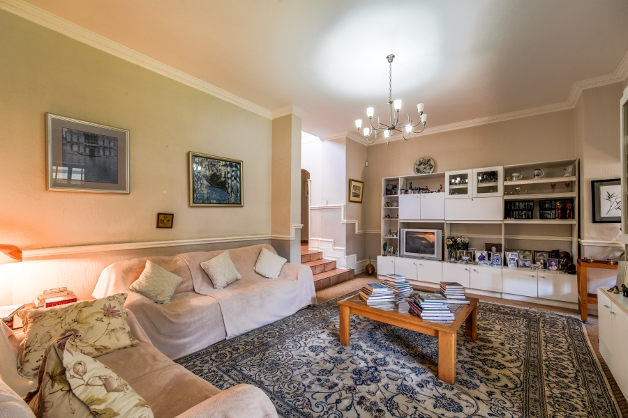4 Bedroom Property for Sale in Nieuw Muckleneuk Gauteng