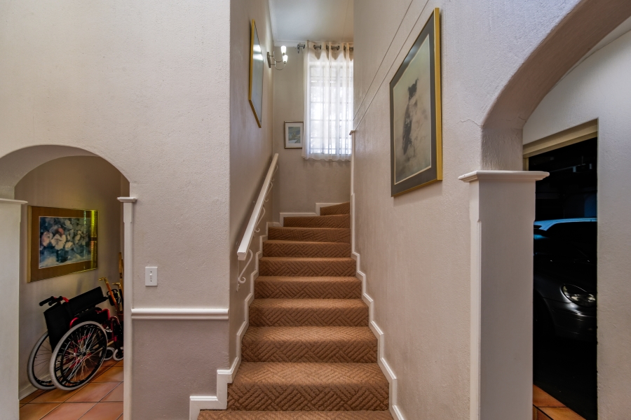 4 Bedroom Property for Sale in Nieuw Muckleneuk Gauteng