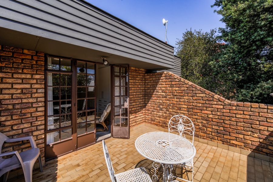 4 Bedroom Property for Sale in Nieuw Muckleneuk Gauteng