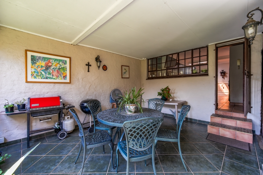 4 Bedroom Property for Sale in Nieuw Muckleneuk Gauteng